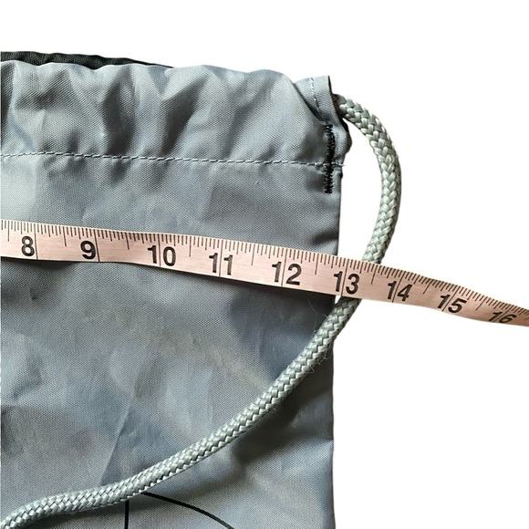 Under Armour Drawstring Bag/Backpack 13x17 - Picture 5 of 6